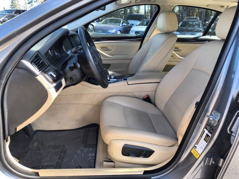 BMW 5 Series 4dr Sdn 535i RWD 2011