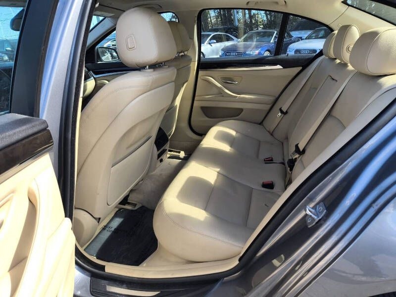 BMW 5 Series 4dr Sdn 535i RWD 2011