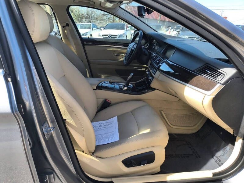 BMW 5 Series 4dr Sdn 535i RWD 2011