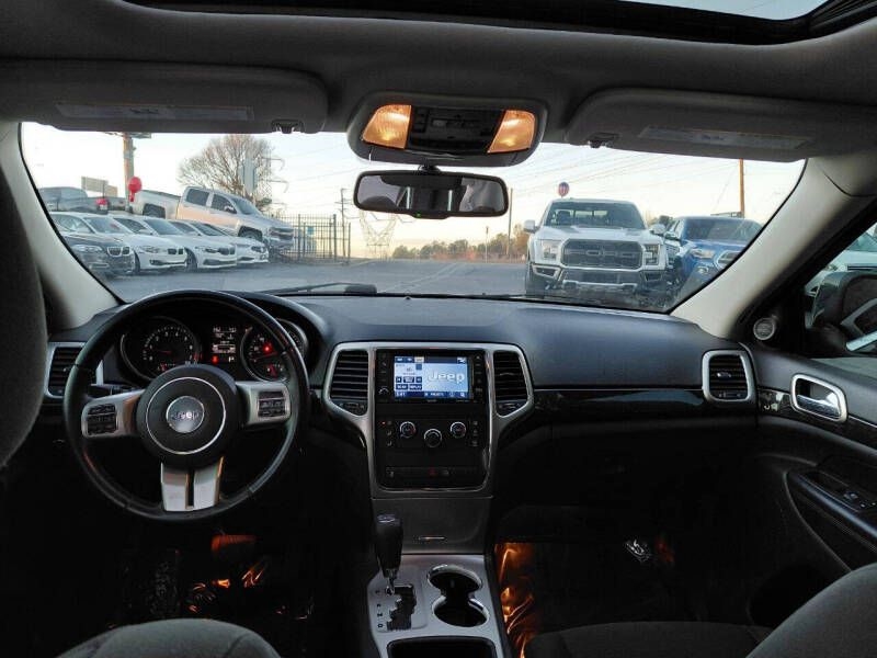 Jeep Grand Cherokee 4WD 4dr Laredo 2012