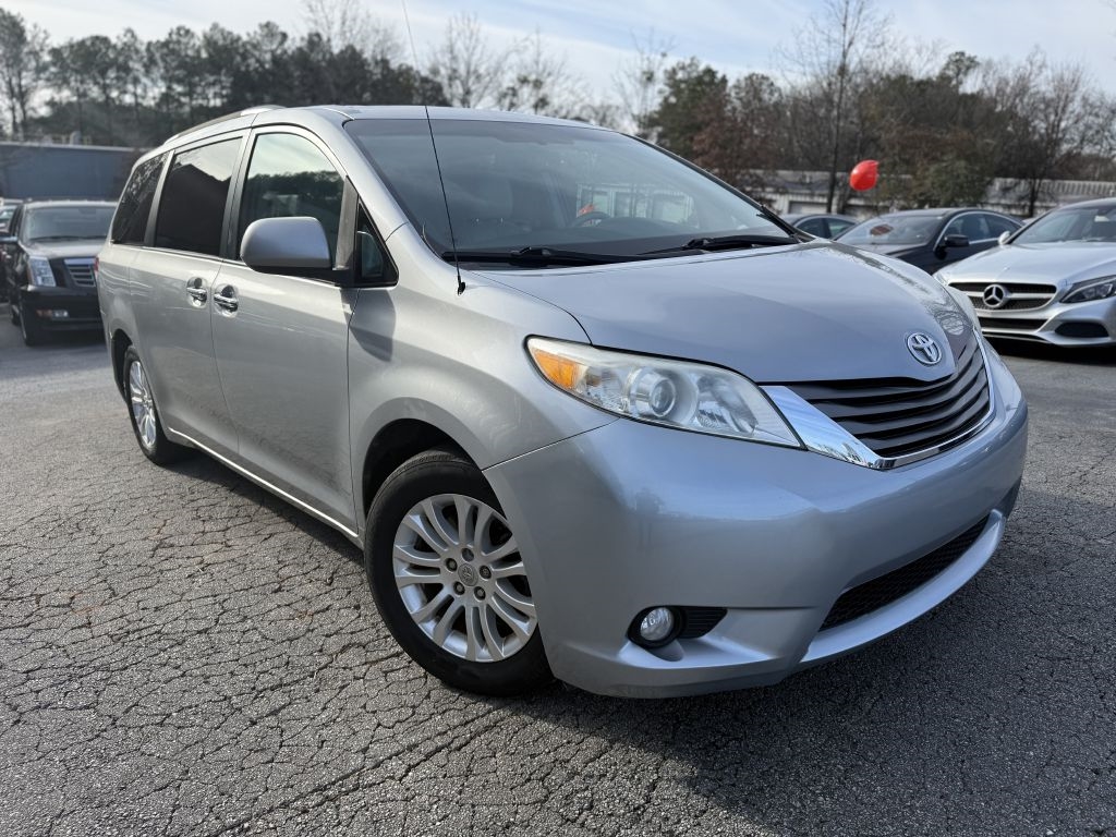 Toyota Sienna 5dr 7-Pass Van V6 XLE AAS FWD (Natl) 2014
