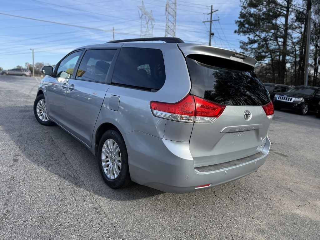Toyota Sienna 5dr 7-Pass Van V6 XLE AAS FWD (Natl) 2014