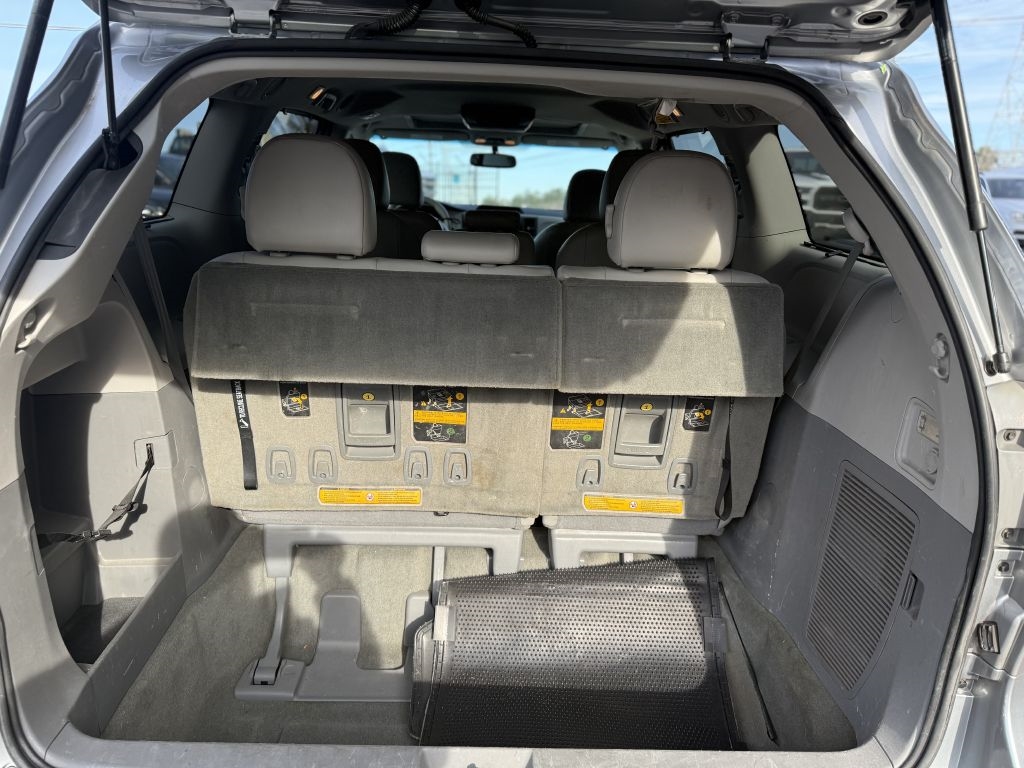 Toyota Sienna 5dr 7-Pass Van V6 XLE AAS FWD (Natl) 2014