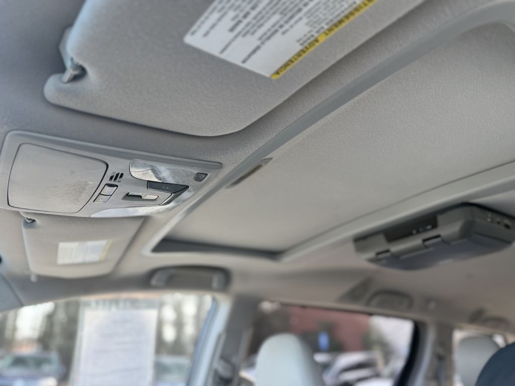 Toyota Sienna 5dr 7-Pass Van V6 XLE AAS FWD (Natl) 2014