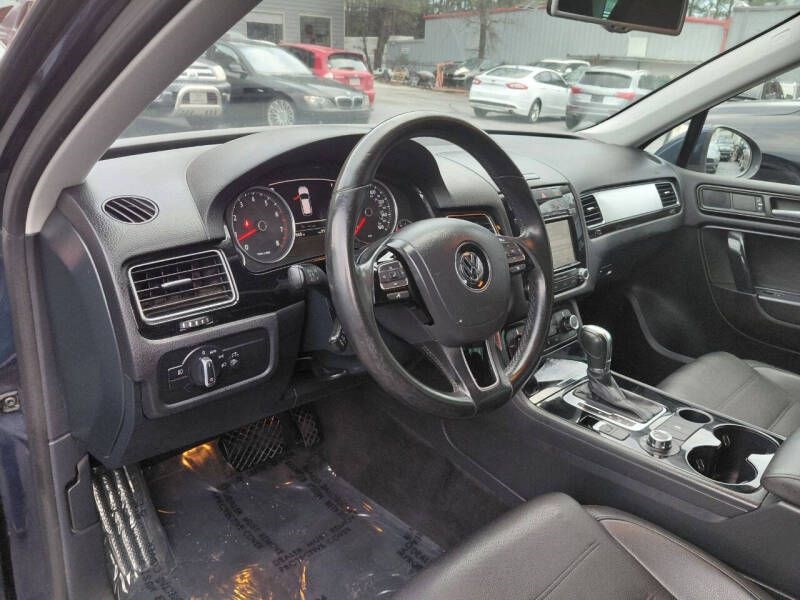 Volkswagen Touareg 4dr 3.6L Sport w/Nav 2014