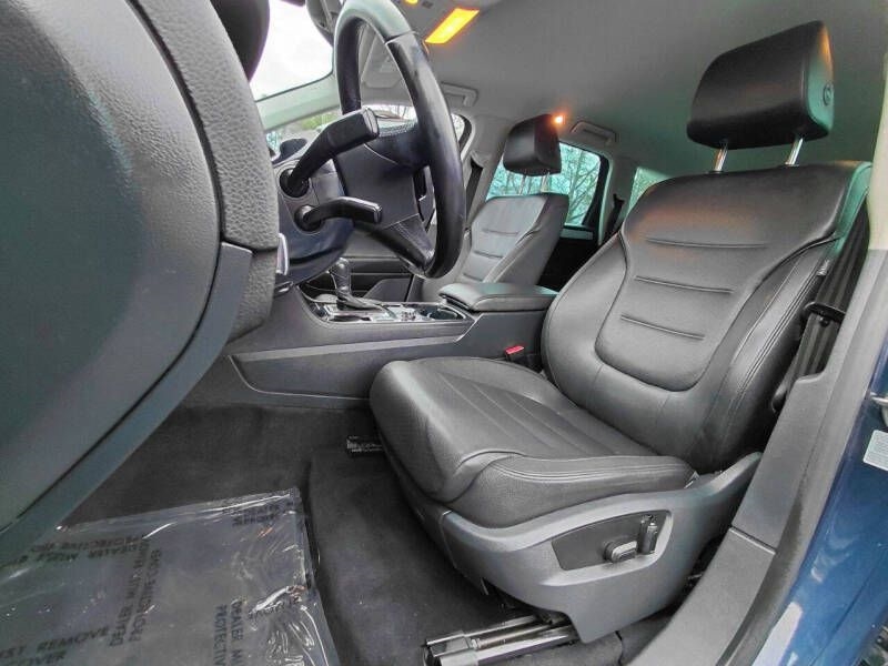 Volkswagen Touareg 4dr 3.6L Sport w/Nav 2014