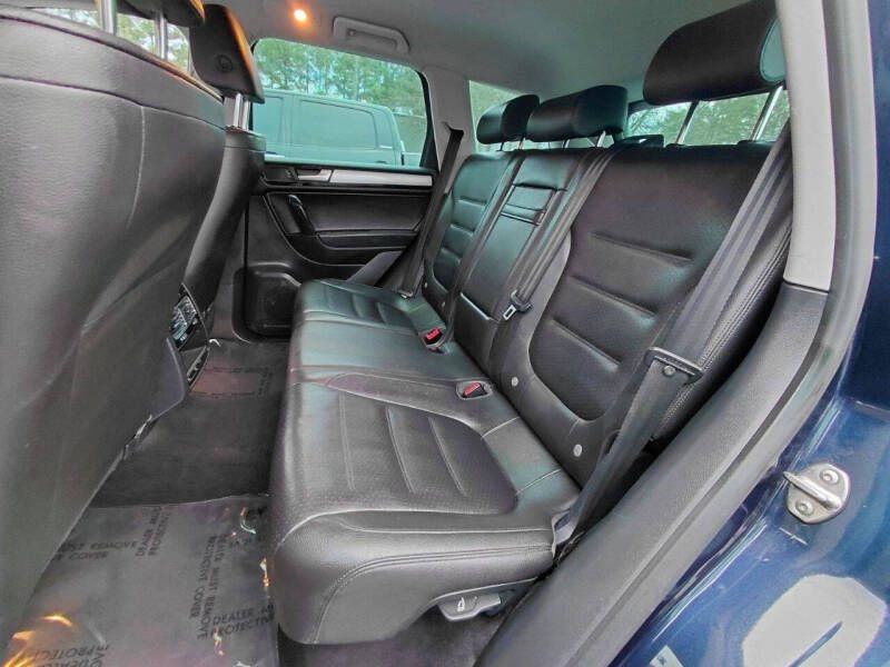 Volkswagen Touareg 4dr 3.6L Sport w/Nav 2014