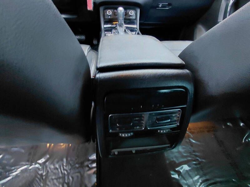 Volkswagen Touareg 4dr 3.6L Sport w/Nav 2014