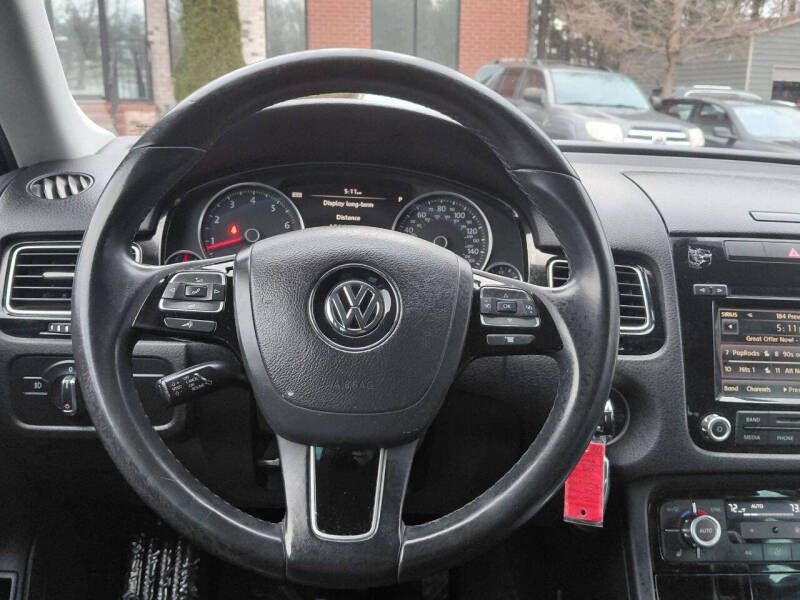 Volkswagen Touareg 4dr 3.6L Sport w/Nav 2014
