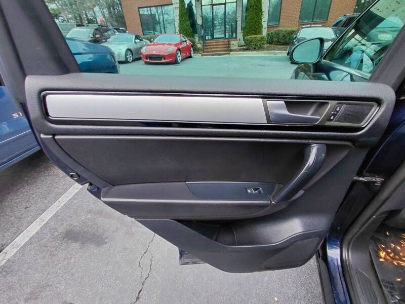 Volkswagen Touareg 4dr 3.6L Sport w/Nav 2014