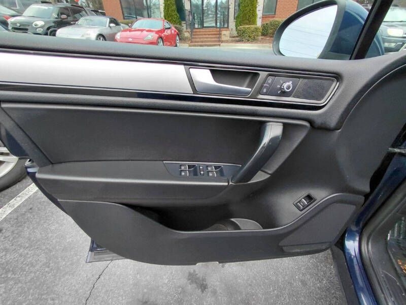 Volkswagen Touareg 4dr 3.6L Sport w/Nav 2014