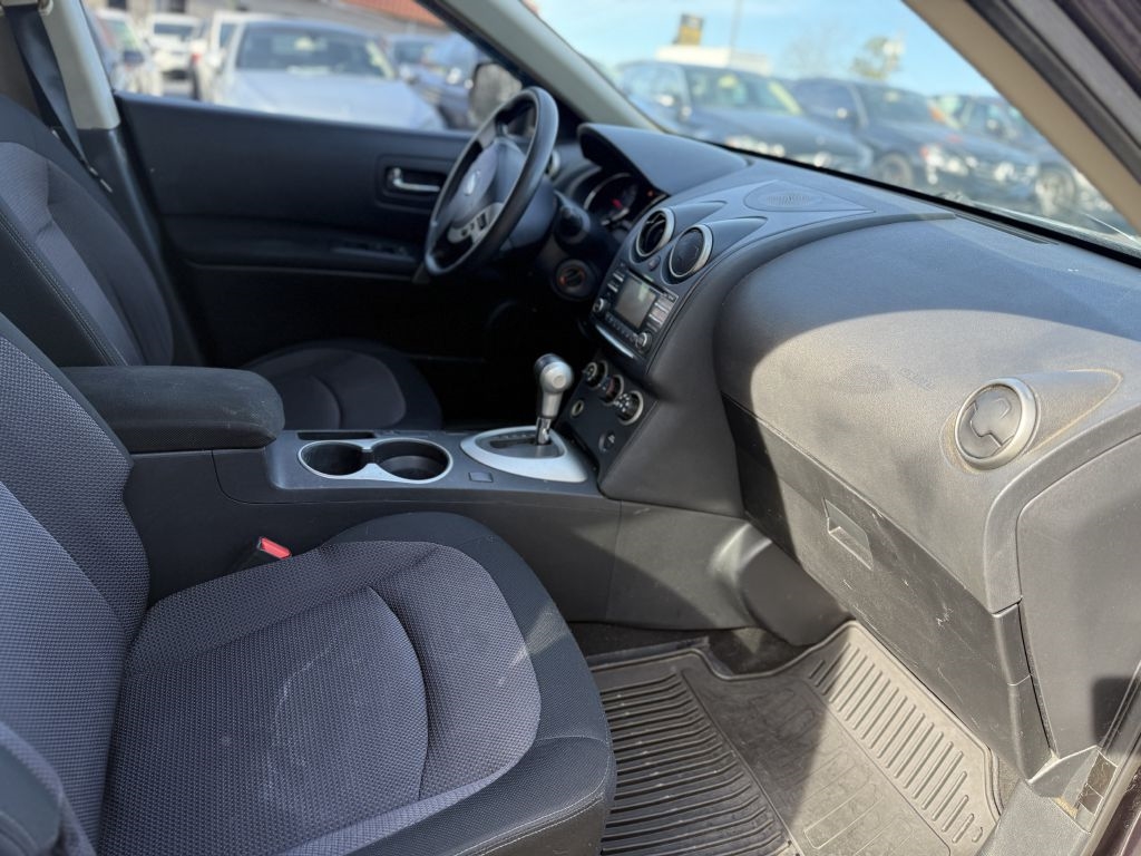 Nissan Rogue FWD 4dr SV 2012