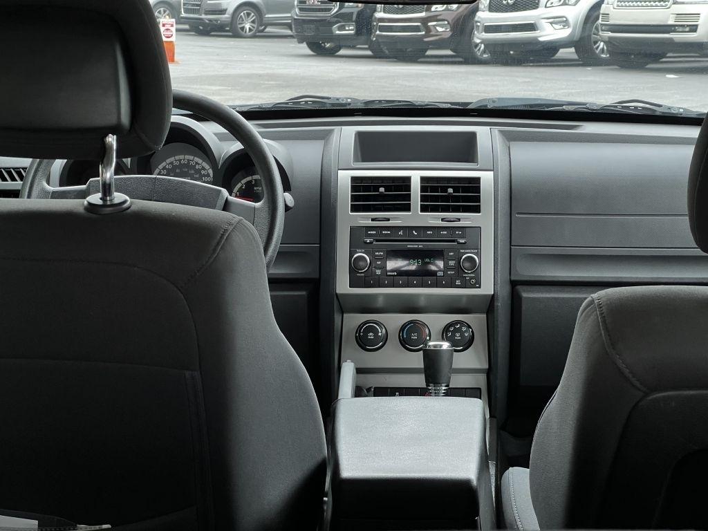 Dodge Nitro 4WD 4dr Heat 2011