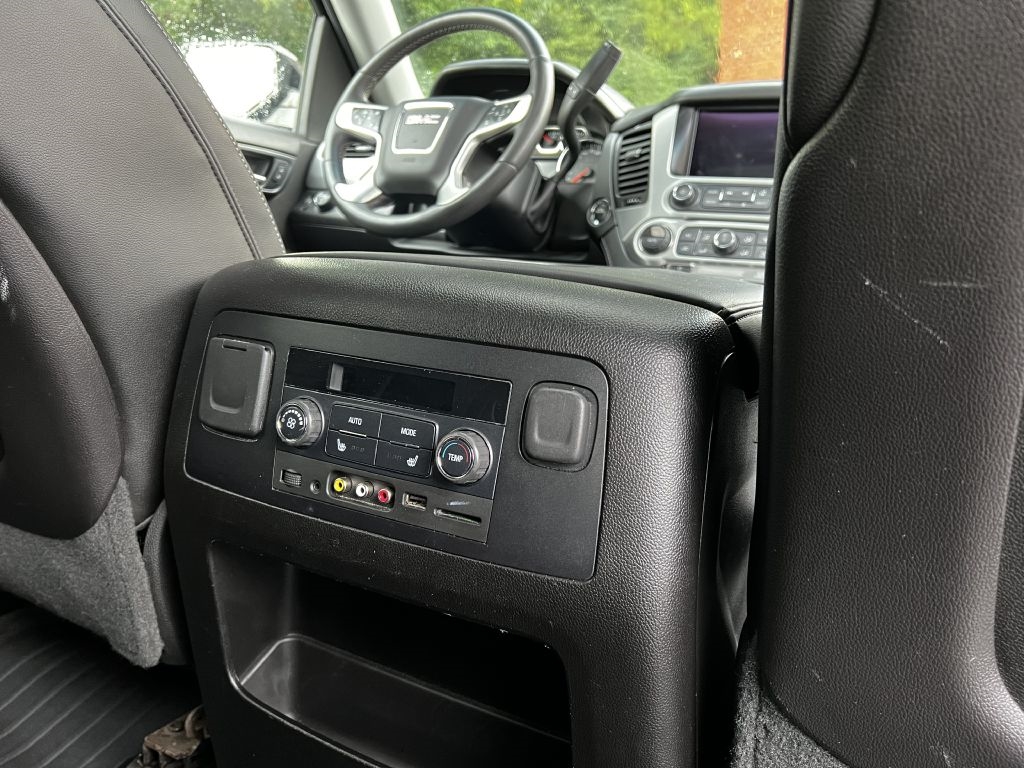 GMC Yukon XL 4WD 4dr SLT 2015