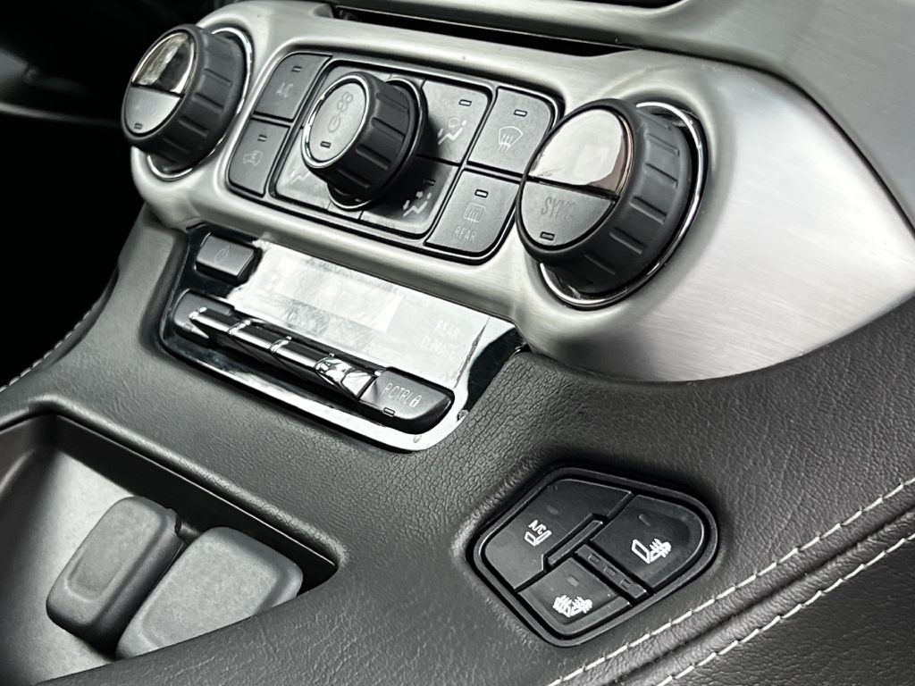 GMC Yukon XL 4WD 4dr SLT 2015