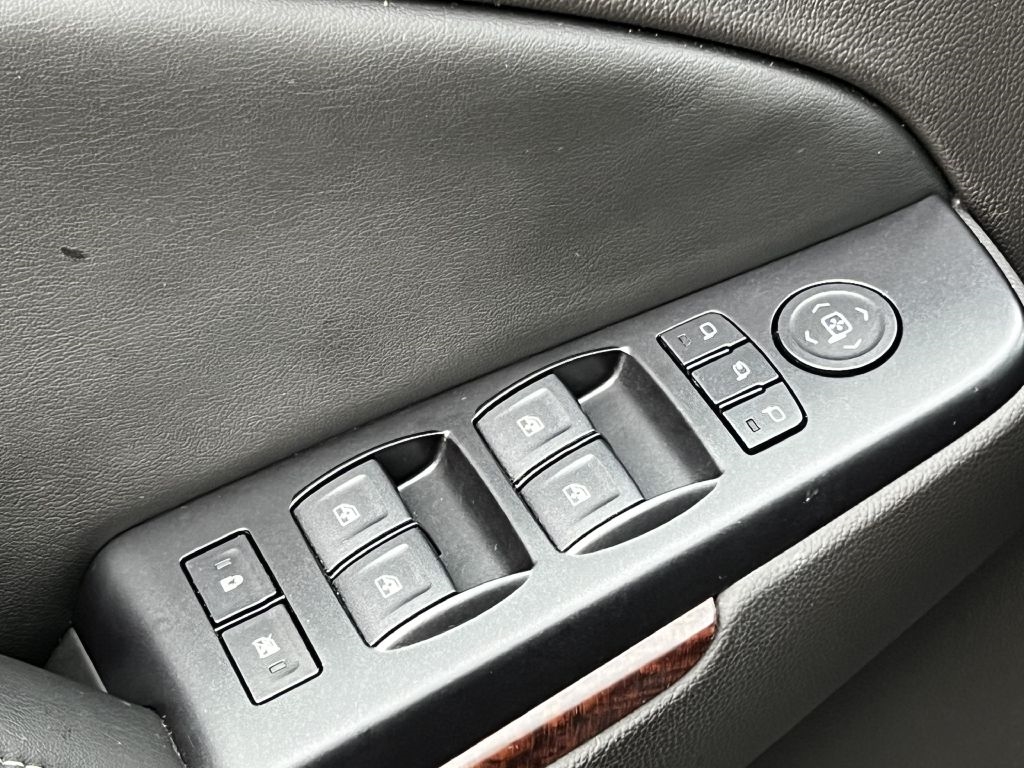 GMC Yukon XL 4WD 4dr SLT 2015