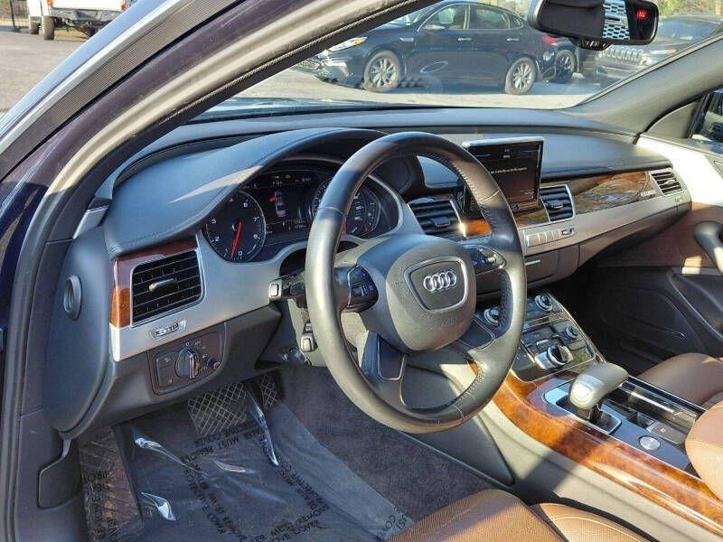 Audi A8 4dr Sdn 2011