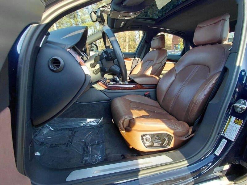 Audi A8 4dr Sdn 2011