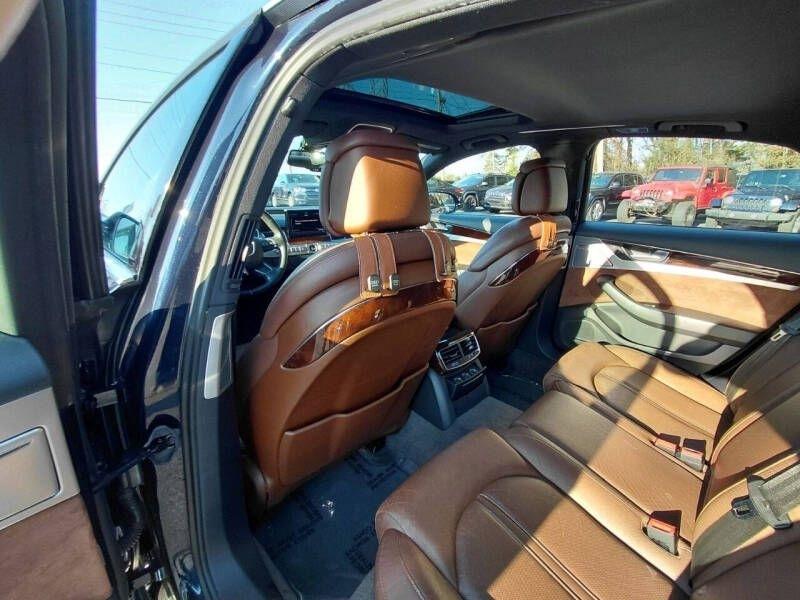 Audi A8 4dr Sdn 2011