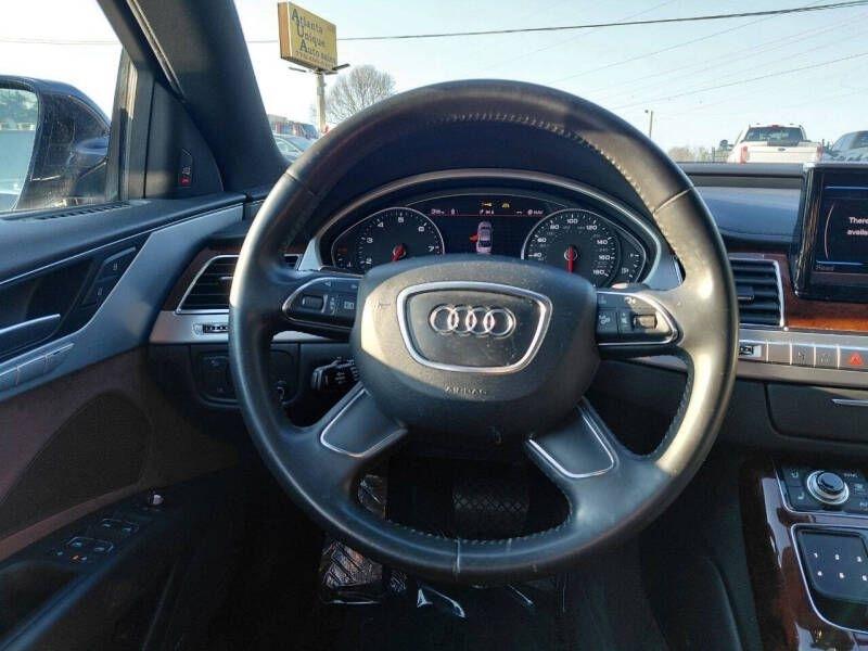 Audi A8 4dr Sdn 2011