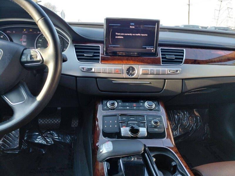 Audi A8 4dr Sdn 2011