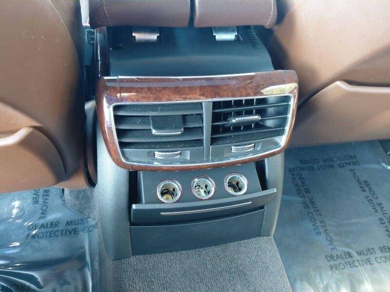 Audi A8 4dr Sdn 2011