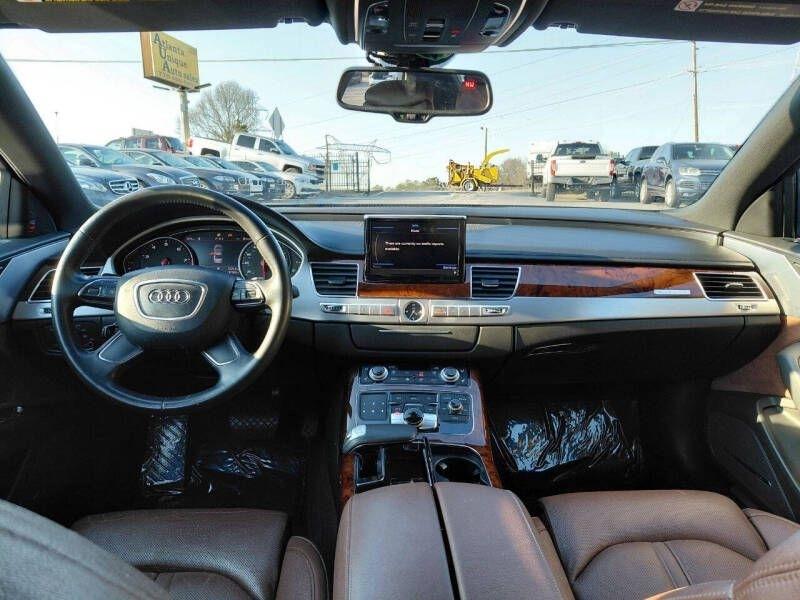 Audi A8 4dr Sdn 2011