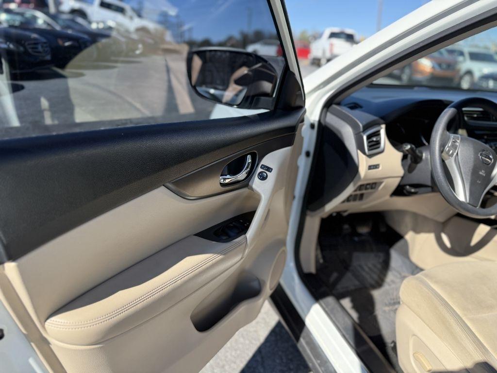 Nissan Rogue FWD 4dr SV 2016