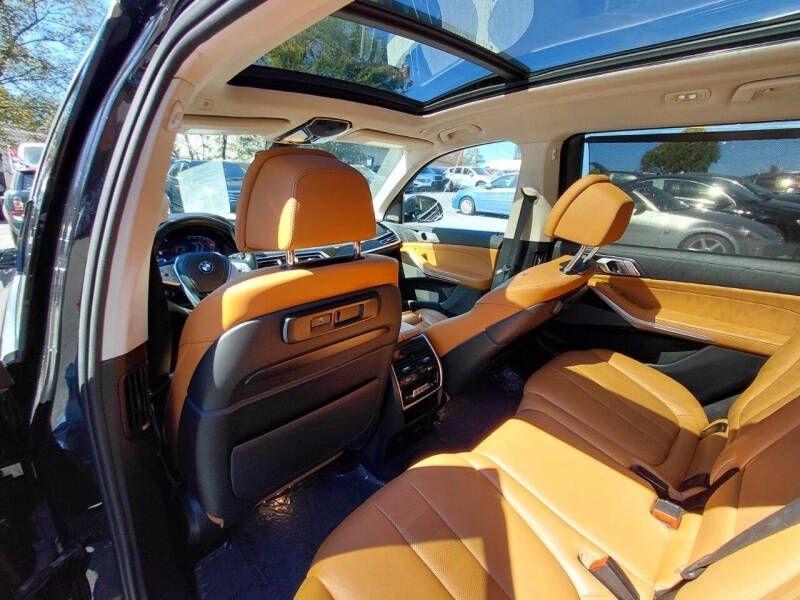 BMW X7 xDrive40i Sports Activity Vehicle 2021