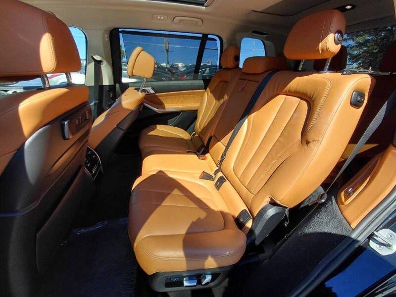 BMW X7 xDrive40i Sports Activity Vehicle 2021