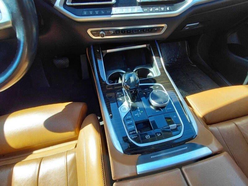 BMW X7 xDrive40i Sports Activity Vehicle 2021