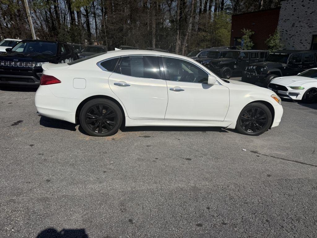 Infiniti M56 4dr Sdn RWD 2011