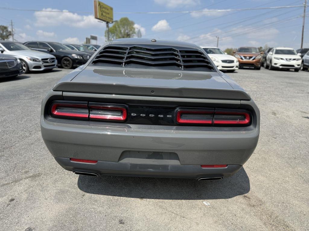 Dodge Challenger SXT RWD 2018
