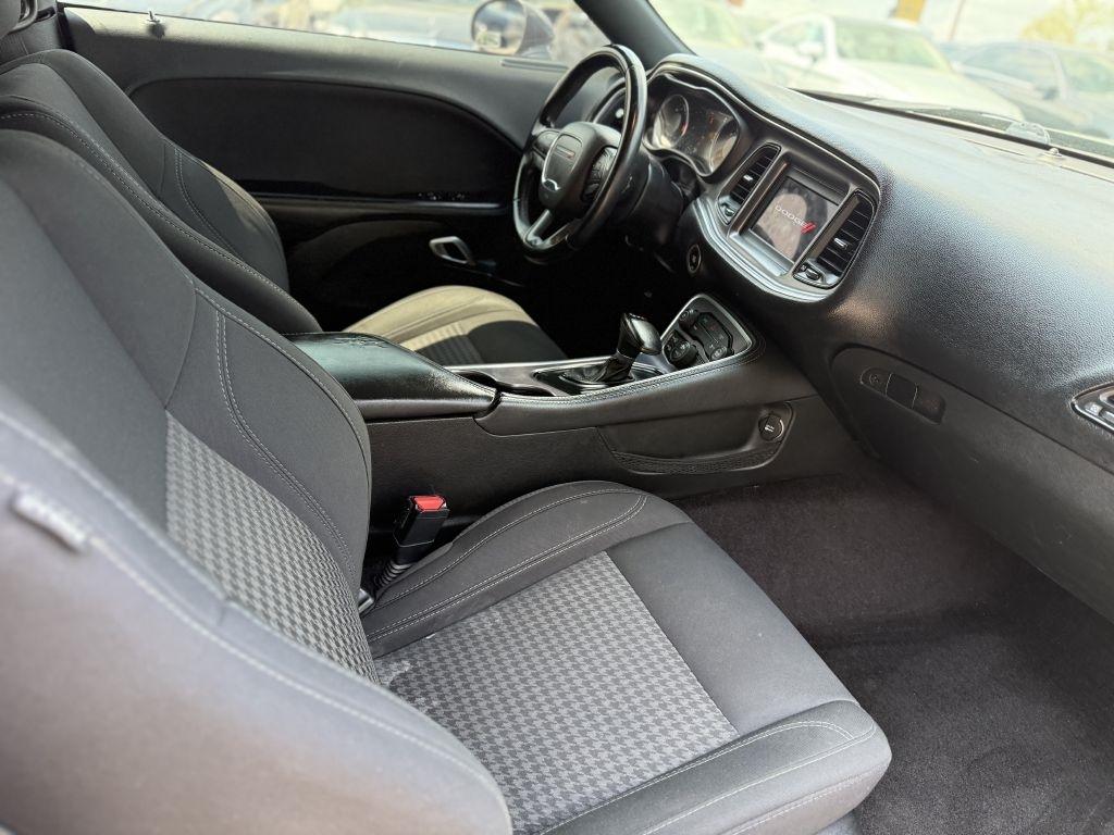 Dodge Challenger SXT RWD 2018