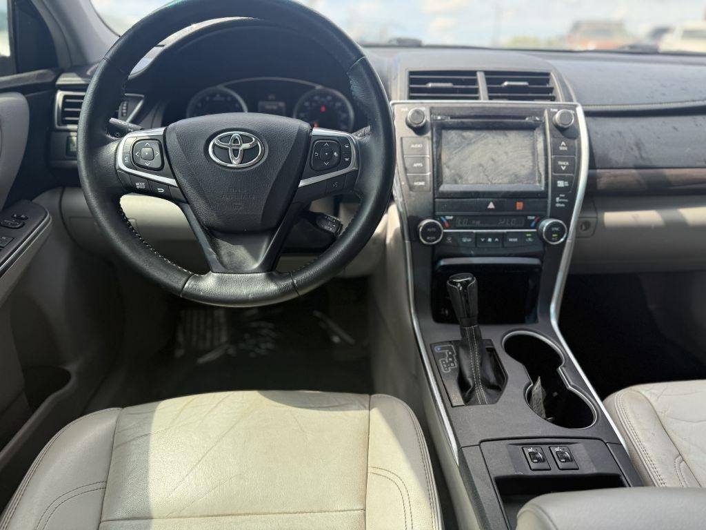 Toyota Camry 4dr Sdn I4 Auto XLE (Natl) 2015