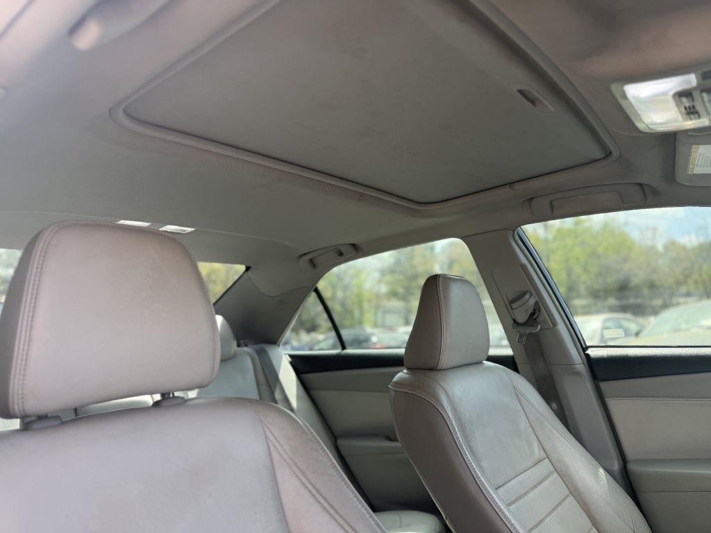 Toyota Camry 4dr Sdn I4 Auto XLE (Natl) 2015