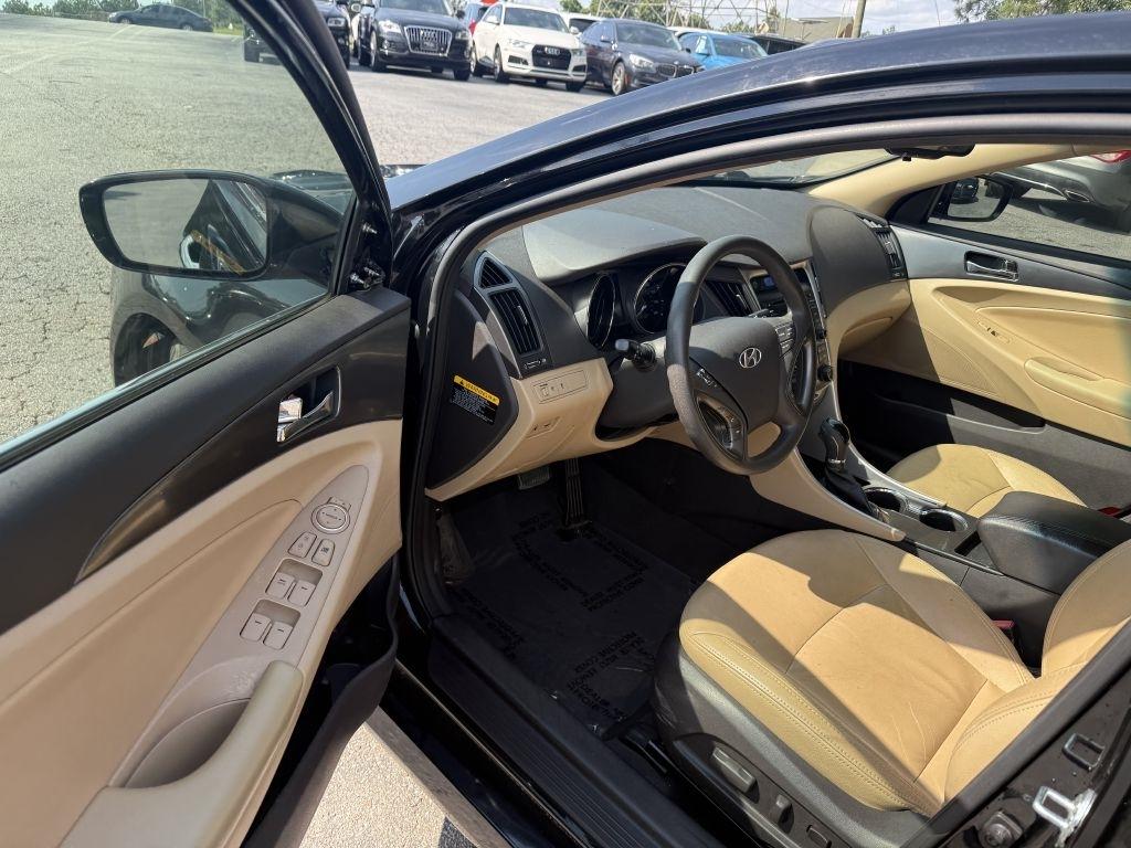 Hyundai Sonata 4dr Sdn 2.4L Auto Hybrid 2012