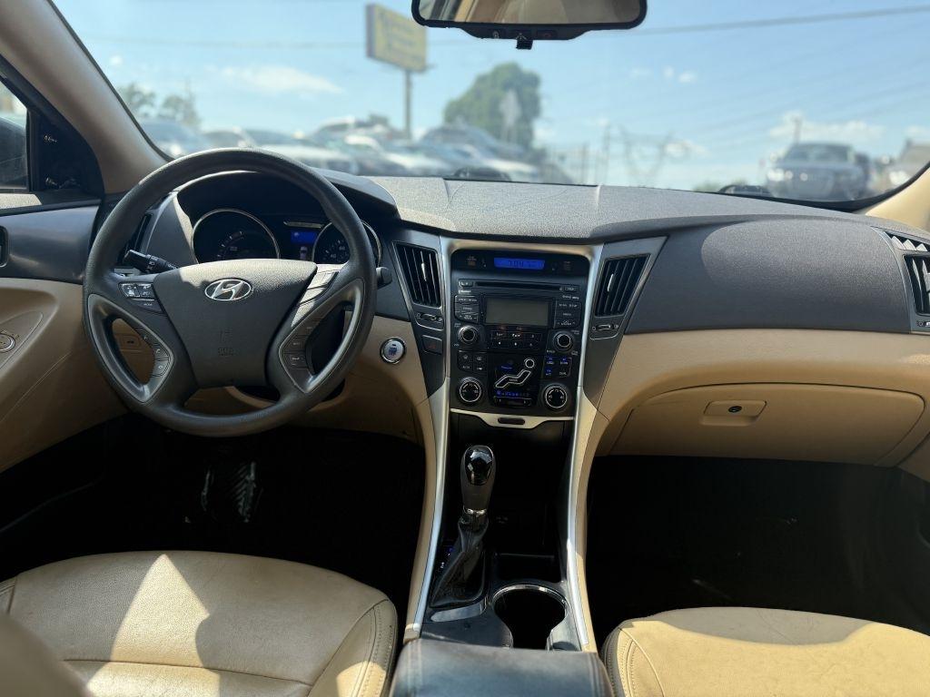 Hyundai Sonata 4dr Sdn 2.4L Auto Hybrid 2012