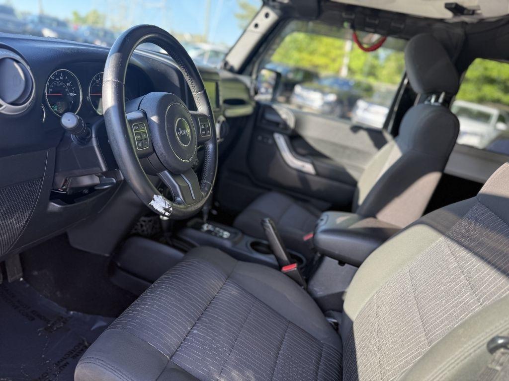 Jeep Wrangler 4WD 2dr Sahara 2012