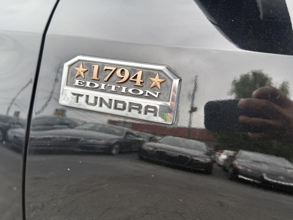 Toyota Tundra 2WD Truck CrewMax 5.7L V8 6-Spd AT Platinum (Natl) 2014