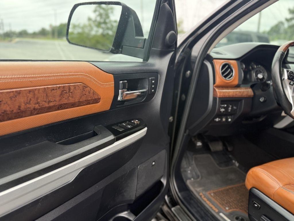 Toyota Tundra 2WD Truck CrewMax 5.7L V8 6-Spd AT Platinum (Natl) 2014