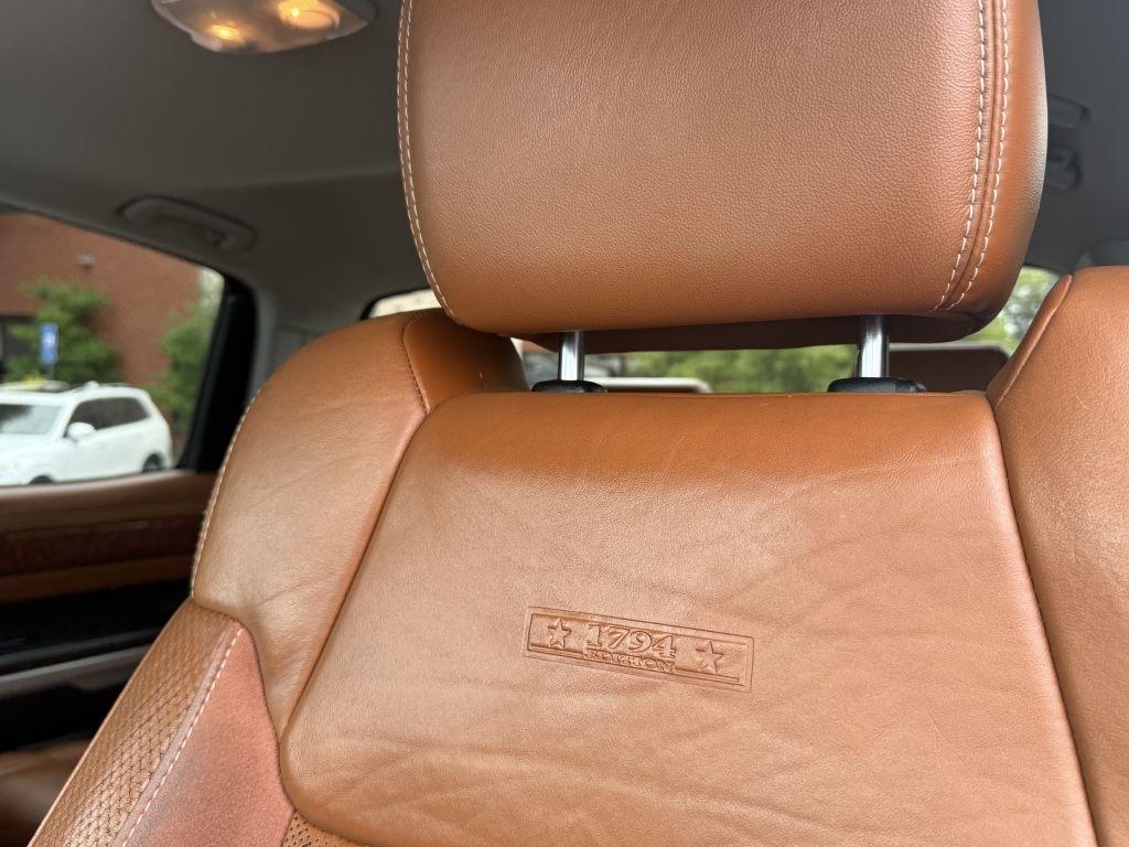 Toyota Tundra 2WD Truck CrewMax 5.7L V8 6-Spd AT Platinum (Natl) 2014