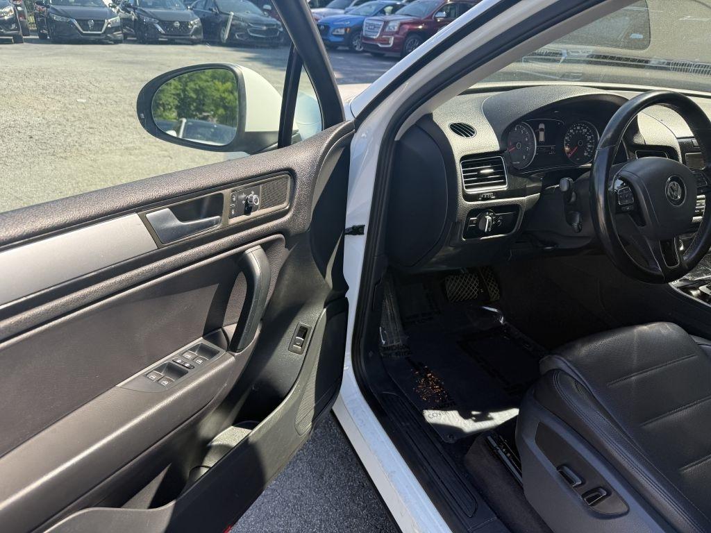 Volkswagen Touareg 4dr VR6 Sport w/Nav 2012