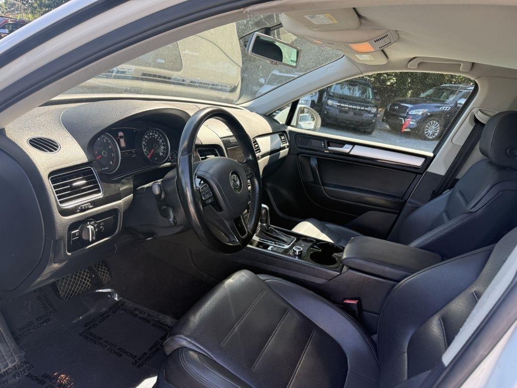 Volkswagen Touareg 4dr VR6 Sport w/Nav 2012