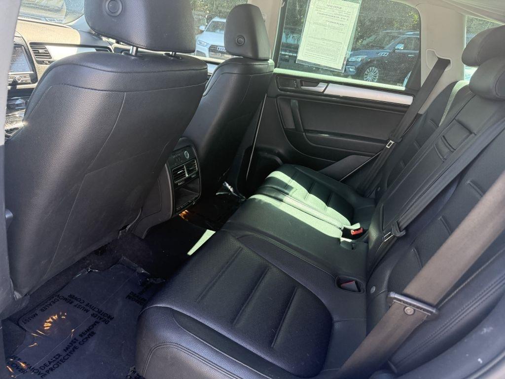 Volkswagen Touareg 4dr VR6 Sport w/Nav 2012