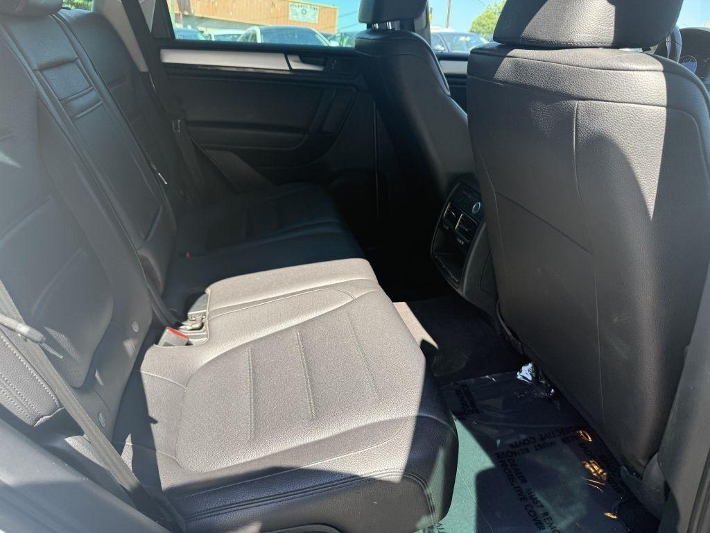 Volkswagen Touareg 4dr VR6 Sport w/Nav 2012