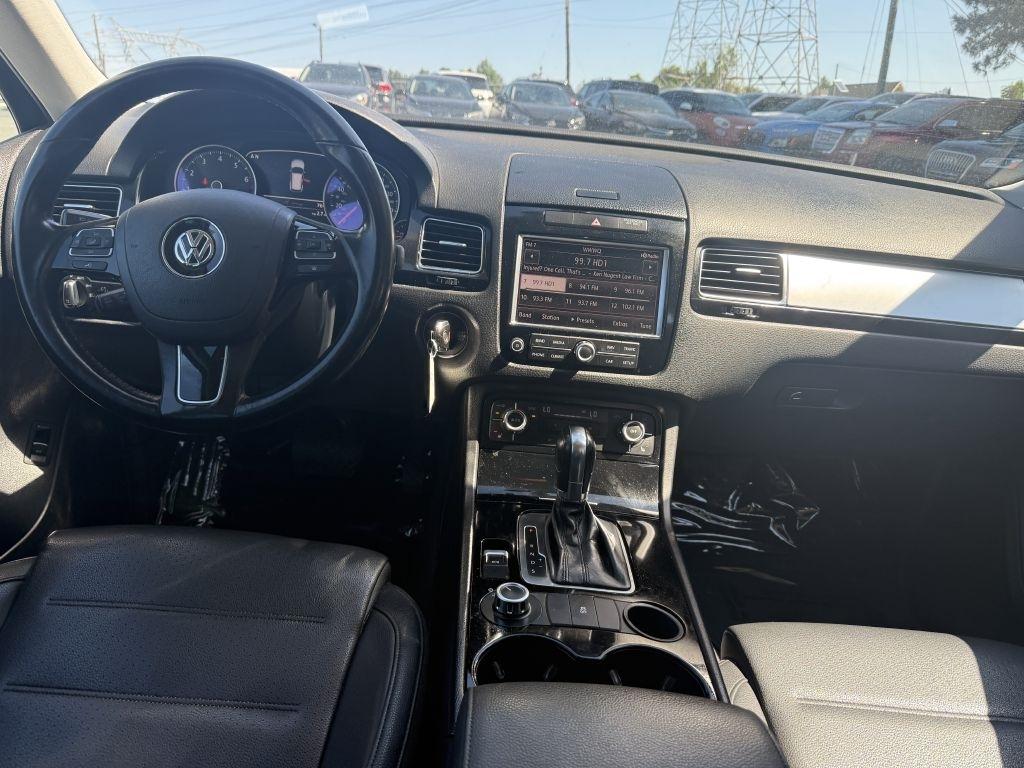 Volkswagen Touareg 4dr VR6 Sport w/Nav 2012