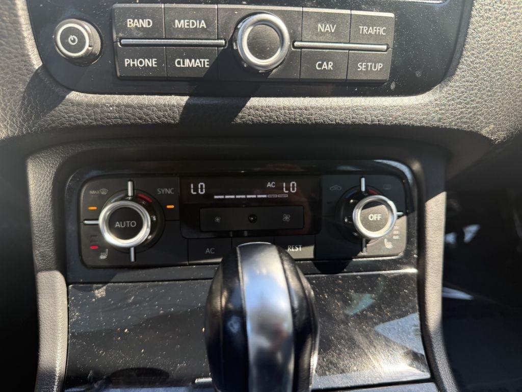 Volkswagen Touareg 4dr VR6 Sport w/Nav 2012