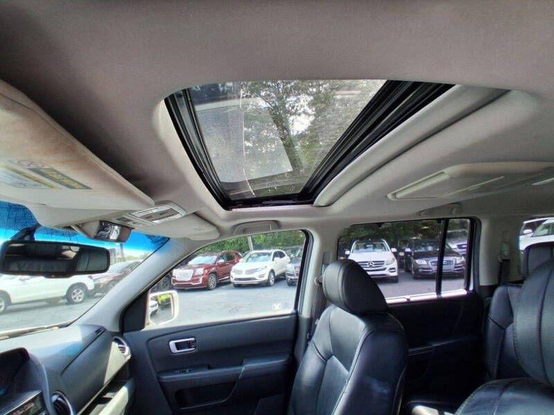 Honda Pilot 4WD 4dr Touring w/RES & Navi 2012