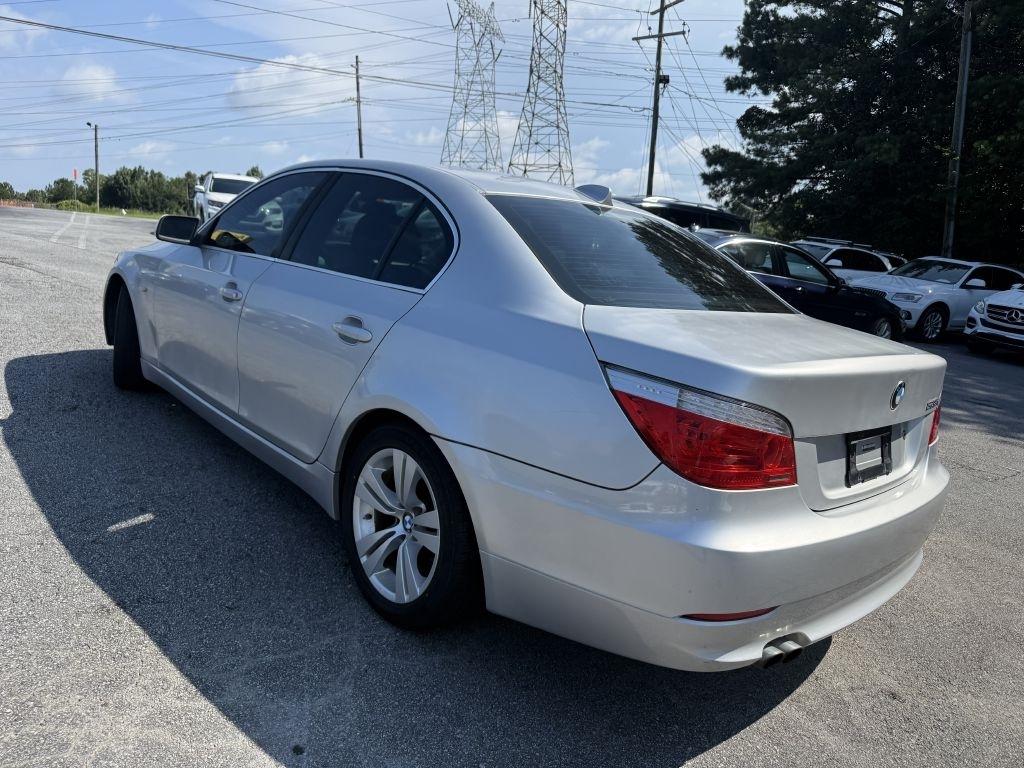 BMW 5 Series 4dr Sdn 528i RWD 2010